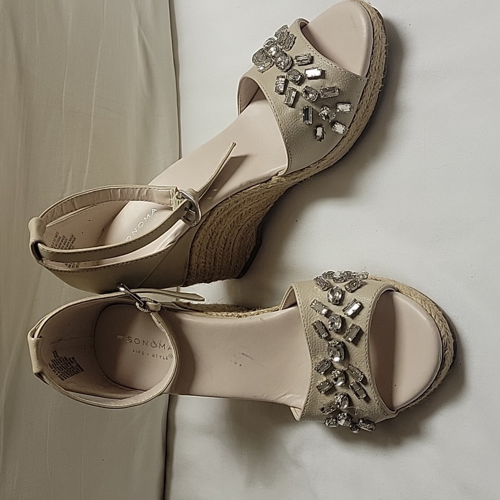 Nude Wedges